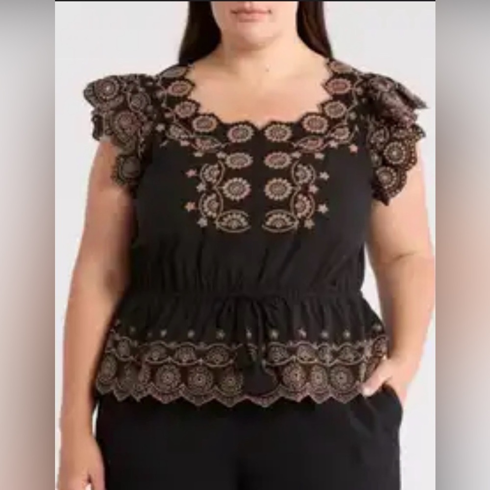 ♥️ 2/$10 Embroidered Blouse